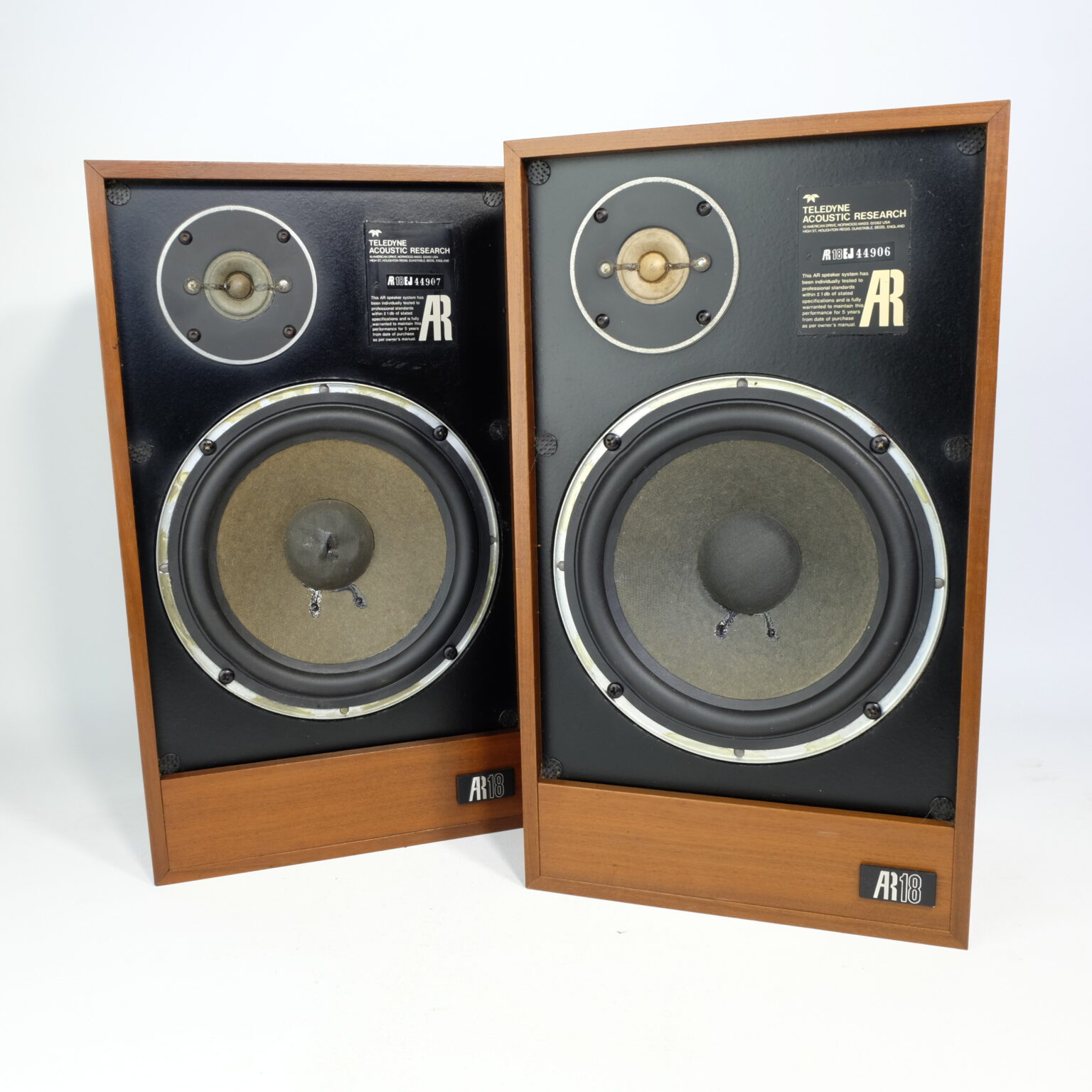 AR18 Bookshelf Speakers