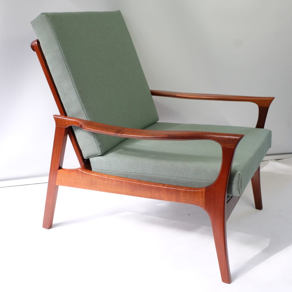 Item 1085 - Don Concord Low Back Pair 24 II